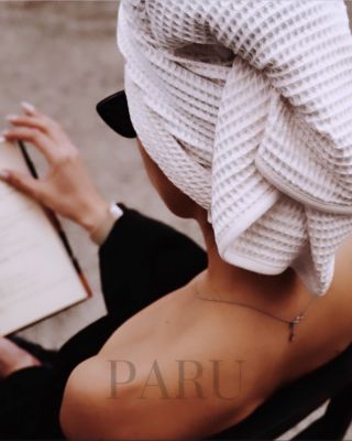 Někdy je potřeba se zastavit. Zpomalit, zhluboka se nadechnout a dopřát si chvilku jen pro sebe. Rituál péče o vlasy s...